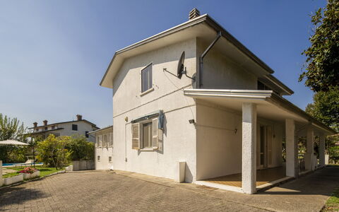 Villa Eva: Gebouw, Venster, Huis, Huis, Woongebied, Architectuur, Dak, Deur, Menselijke Nederzetting, Verblijf