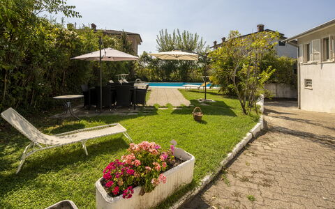 Villa Eva: Huis, Woongebied, Zwembad, Buitenmeubels, Tuin, Landscaping, Toevlucht, Gazon, Werf