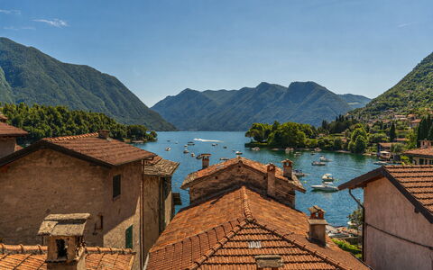 Next Comacina, Lago di Como with Garage: Bergachtig Landvormen, Berg, Water, Zwemwater, Boot, Heuvel, Watercraft, Bergketen, Hoogland, Huis