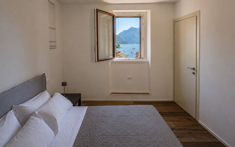Next Comacina, Lago di Como with Garage: Muur, Flooring, Interieur Ontwerp, Slaapkamer, Hout, Verdieping, Meubilair, Bed, Kamer, Laken