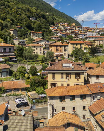 Next Comacina, Lago di Como with Garage: Bergachtig Landvormen, Berg, Heuvel, Woongebied, Huis, Buurt,  Dorf\, Landschap, Hoogland, Dak