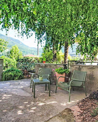 Boscolago: Vegetation, De Lente, Buitenmeubels, Buitentafel, Schaduw, Tuin, Bloempot, Stoel, Werf, Kamerplant