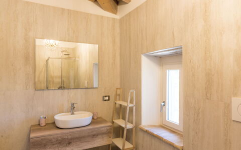 Lago di Vico 629: Flooring, Muur, Verdieping, Hout, Loodgieterswerkinrichting, Interieur Ontwerp, Wastafel In De Badkamer, Wastafel, Badkamer, Plafond