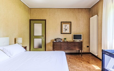 Villa Giulia: Interieur Ontwerp, Flooring, Muur, Verdieping, Meubilair, Hout, Bed, Slaapkamer, Verlichting, Kamer