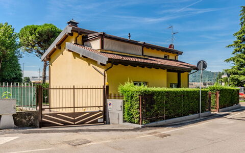 Villa Giulia: Hek, Poort, Home Schermen, Balkon