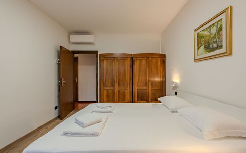 Locanda dei Nonni: Appartement, Plafond, Bed Frame, Bed, Slaapkamer, Hotel, Beits, Bedding, Suite, Hardwood