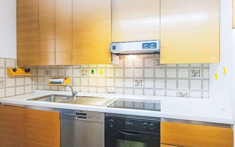 Locanda dei Nonni: Keuken, Toestel Van De Keuken, Countertop, Major Appliance, Flooring, Cabinetry, Hout, Geel, Gootsteen, Interieur Ontwerp