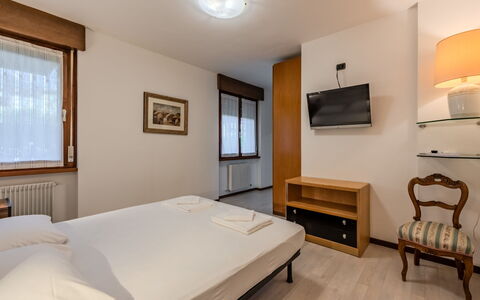 Locanda dei Nonni: Muur, Appartement, Slaapkamer, Bed, Bed Frame, Bedding, Hotel, Laken