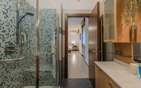 Locanda dei Nonni: Flooring, Interieur Ontwerp, Verdieping, Plafond, Loodgieterswerkinrichting, Verlichting, Lichte Inrichting, Badkamer, Loodgieter, Countertop