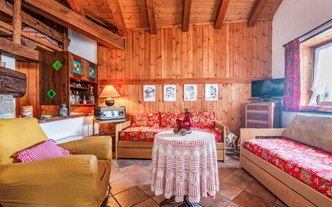 Les Combes 6: Huis, Verblijf, Blokhut, Beits, Hardwood, Kamerplant, Boerderij, Woonkamer, Toevlucht, Hotel