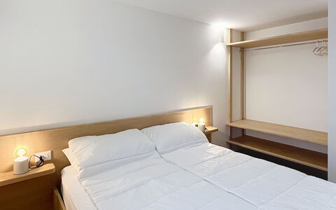 Ca' Alma Dolomia: Interieur Ontwerp, Muur, Bed, Hout, Slaapkamer, Flooring, Verdieping, Plafond, Bedding, Laken