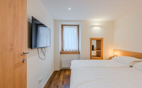 Ca' Alma Dolomia: Hout, Slaapkamer, Bed, Laken, Bedding, Interieur Ontwerp, Bed Frame, Verdieping, Hardwood, Beits