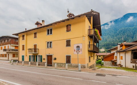 Ca' Alma Dolomia: Gebouw, Venster,  Dorf\, Huis, Woongebied, Facade, Buurt, Huis, Menselijke Nederzetting, Helling