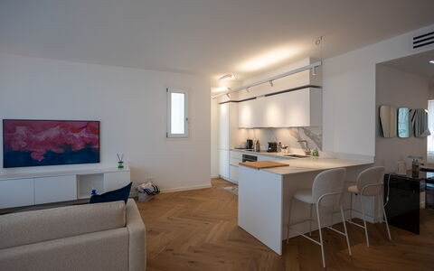 Terrazza Mare, Jacuzzi and Seaview: Meubilair, Interieur Ontwerp, Flooring, Verdieping, Muur, Keuken, Hout, Plafond, Countertop, Kamer