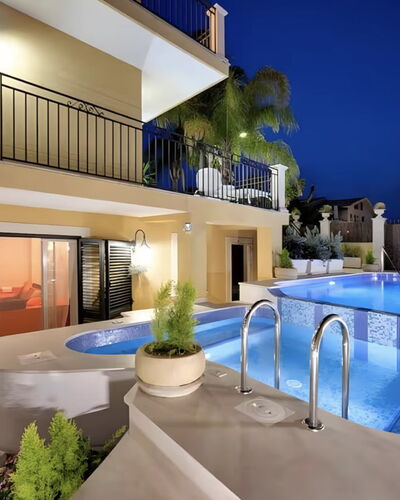 Villa Magda: Zwembad, Toevlucht, Eco Hotel, Appartement, Landgoed, Thermae, Buitenmeubels, Villa, Hotel, Ligstoel