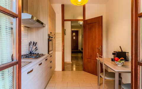 Sant'Agata: Flooring, Interieur Ontwerp, Keuken, Countertop, Hout, Verdieping, Plafond, Toestel Van De Keuken, Major Appliance, Meubilair