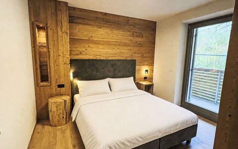 Vita Nova: Hout, Slaapkamer, Beits, Bed Frame, Hardwood, Plank, Appartement, Bedding, Bed, Timmerhout