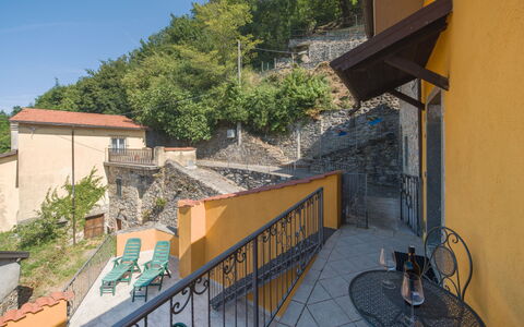 Casa Morgana: Muur, Huis, Appartement, Balkon, Beits, Trap, Leuning, Kamerplant, Baluster
