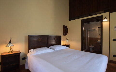 La Muraglia: Muur, Interieur Ontwerp, Hout, Verdieping, Flooring, Bed, Slaapkamer, Plafond, Meubilair, Verlichting