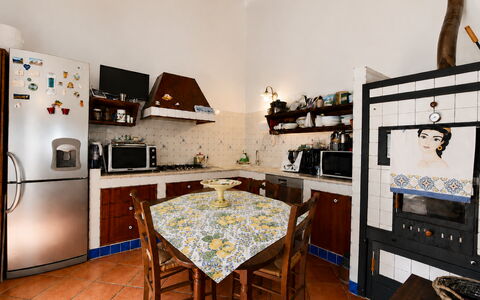 La Muraglia: Meubilair, Interieur Ontwerp, Flooring, Hout, Keuken, Verdieping, Kamer, Plafond, Verlichting, Countertop