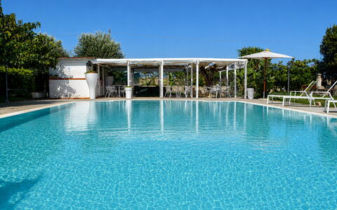 Villa Gertrude: Zwembad, Toevlucht, Buitenmeubels, Samengesteld Materiaal, Schaduw, Vrije Tijd, Eco Hotel, Ligstoel, Hotel, Thermae