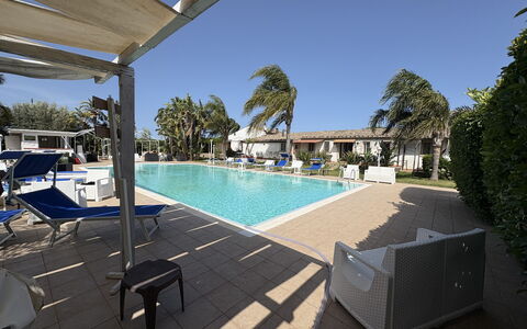 Villa Gertrude: Zwembad, Toevlucht, Eco Hotel, Schaduw, Hacienda, Hotel, Ligstoel, Landgoed, Villa
