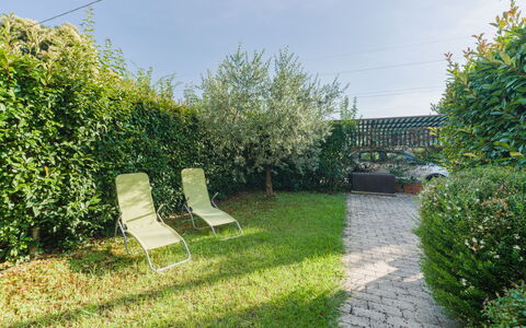 Casa delle Rondini: Meubilair, Interieur Ontwerp, Flooring, Verdieping, Tafel, Hout, Plafond, Stoel, Kamer, Bankstel
