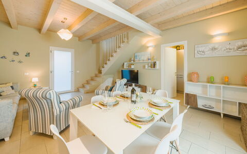 Casa delle Rondini: Meubilair, Interieur Ontwerp, Flooring, Verdieping, Tafel, Hout, Plafond, Stoel, Kamer, Bankstel