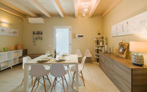 Casa delle Rondini: Meubilair, Interieur Ontwerp, Flooring, Verdieping, Tafel, Hout, Plafond, Stoel, Kamer, Bankstel