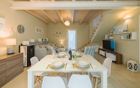 Casa delle Rondini: Meubilair, Interieur Ontwerp, Flooring, Verdieping, Tafel, Hout, Plafond, Stoel, Kamer, Bankstel