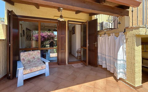 Villa Siria: Meubilair, Interieur Ontwerp, Flooring, Verdieping, Tafel, Hout, Plafond, Stoel, Kamer, Bankstel