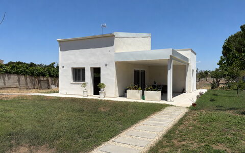 Villa la Vigne: Woongebied, Huis, Huis, Deur, Landgoed, Tuin, Schaduw, Landscaping, Beton, Hacienda