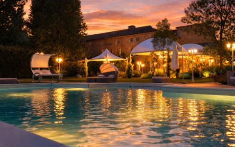 Relais Villa Mirandola: Nacht, Zwembad, Landgoed, Hacienda, Toevlucht, Tuin, Landschap Verlichting, Schemer, Middernacht, Landscaping