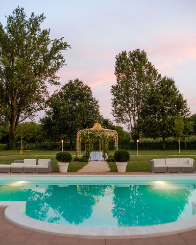 Relais Villa Mirandola: Tuin, Gazon, Werf, Park, Zwembad, Nacht, Lichte Inrichting, Hacienda, Villa, Herenhuis