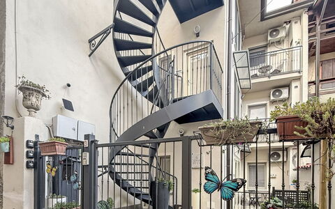 Colazza 100: Trap, Appartement, Leuning, Stedelijk Ontwerp, Ijzer, Deur, Metaal, Balkon, Baluster, Glas
