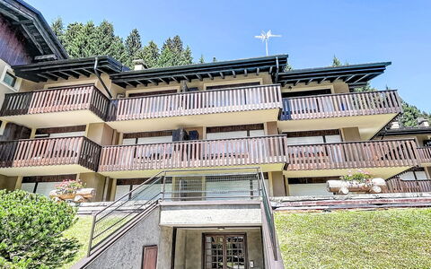 Presanella: Woongebied, Huis, Balkon, Landgoed, Voorstad, Villa, Lariks, Binnenplaats