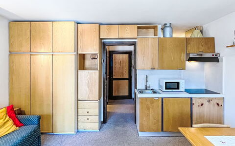 Presanella: Flooring, Hout, Interieur Ontwerp, Meubilair, Verdieping, Plafond, Kamer, Appartement, Beits, Keuken