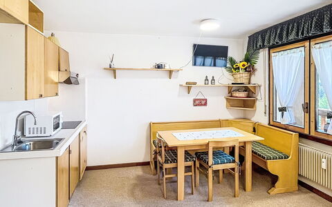 Presanella: Meubilair, Interieur Ontwerp, Kamer, Verdieping, Plafond, Stoel, Cabinetry, Hardwood, Beits, Plank
