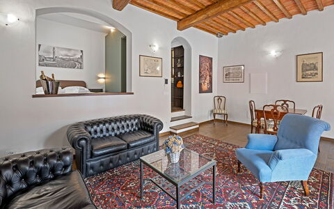 La Piazza Grand Vista Suite: Muur, Meubilair, Interieur Ontwerp, Bankstel, Plafond, Flooring, Kamer, Verdieping, Woonkamer, Verlichting