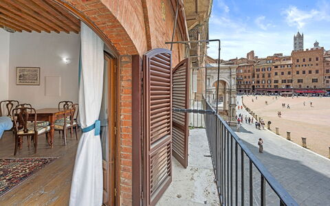 La Piazza Grand Vista Suite: Buurt, Appartement, Stedelijk Ontwerp, Gemengd Gebruik, Steen, Balkon, Daylighting