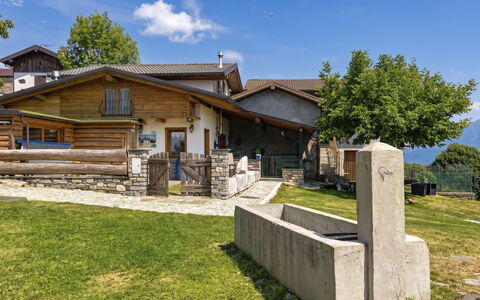 Baita Melissa: Hout, Dak, Verblijf, Huis, Huis, Veranda, Siding, Schaduw, Landgoed, Dorp