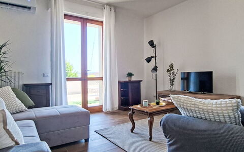 Le 3 Viste: Meubilair, Interieur Ontwerp, Flooring, Verdieping, Hout, Kamer, Bankstel, Woonkamer, Houten Vloer, Verlichting