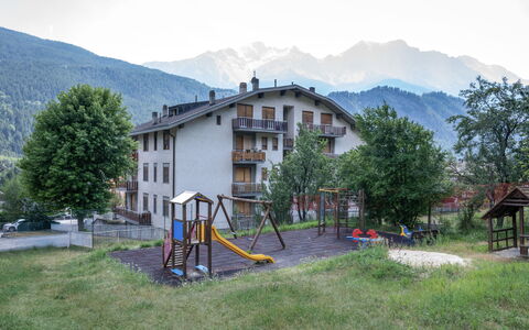 Raggio di Stella: Huis, Woongebied, Huis, Menselijke Nederzetting, Bergketen, Heuvel Station, Vallei, Dorp, Alpen, Ridge