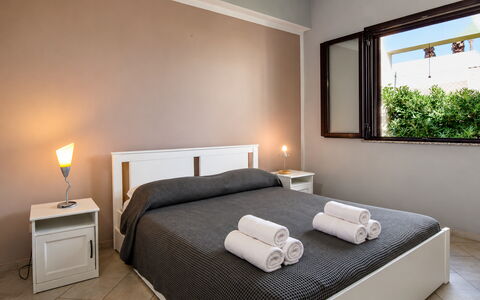 Villa Sara: Interieur Ontwerp, Slaapkamer, Bed, Appartement, Plafond, Meubilair, Verdieping, Bed Frame, Huis, Bedding