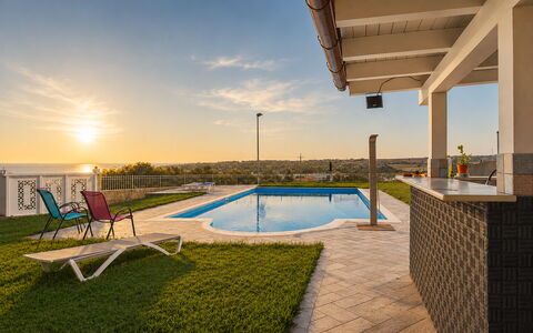 Villa Sara: Zwembad, Toevlucht, Schaduw, Landgoed, Eco Hotel, Villa, Veranda, Outdoor Structuur, Buitenmeubels, Hotel