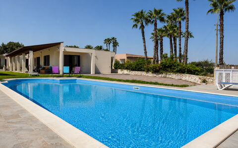 Villa Sara: Blauw, Zwembad, Toevlucht, Samengesteld Materiaal, Vrije Tijd, Schaduw, Landgoed, Eco Hotel, Buitenmeubels, Villa