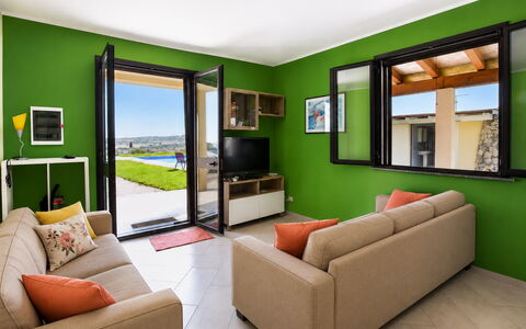 Villa Sara: Meubilair, Interieur Ontwerp, Flooring, Verdieping, Huis, Bankstel, Plafond, Woonkamer, Kamer, Appartement