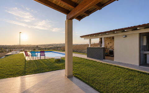 Villa Sara: Architectuur, Schaduw, Plafond, Landgoed, Ontwerp, Villa, Outdoor Structuur, Zwembad, Daylighting, Toevlucht