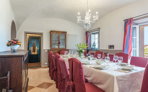 Antica Villa Merelli 12: Meubilair, Tafel, Interieur Ontwerp, Stoel, Eetkamer, Tableware, Kamer, Verlichting, Plafond, Tafelkleed