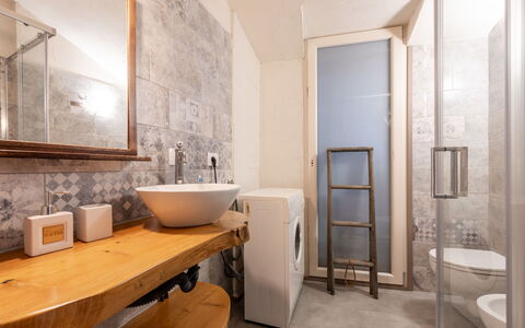 Noah: Flooring, Muur, Verdieping, Interieur Ontwerp, Loodgieterswerkinrichting, Hout, Badkamer, Plafond, Verlichting, Kamer